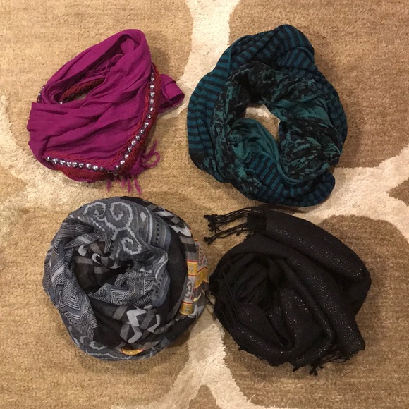 Four scarves for one money. - Picture 1 of 5